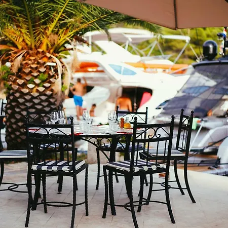 & Restaurant 게스트하우스