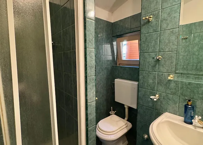 Guest house & Restaurant Rava