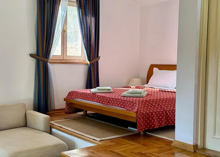 Guest house & Restaurant Rava