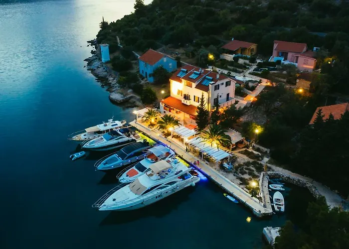 Guest house & Restaurant Rava