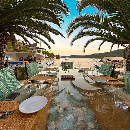 & Restaurant Πανσιόν Rava