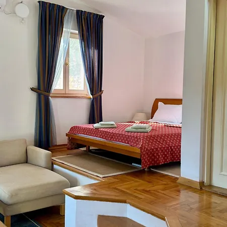 Guest house & Restaurant Rava