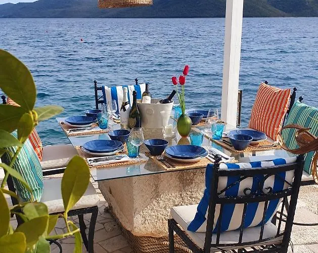 Πανσιόν & Restaurant 4*