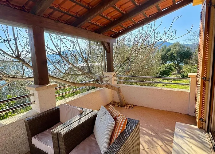 & Restaurant Πανσιόν Rava