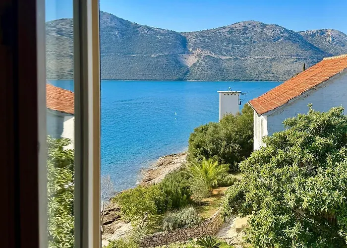 Πανσιόν & Restaurant 4*