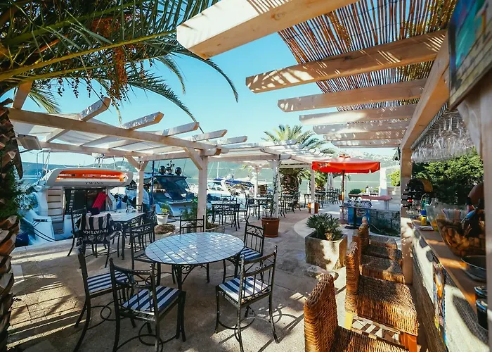 & Restaurant Πανσιόν 4*