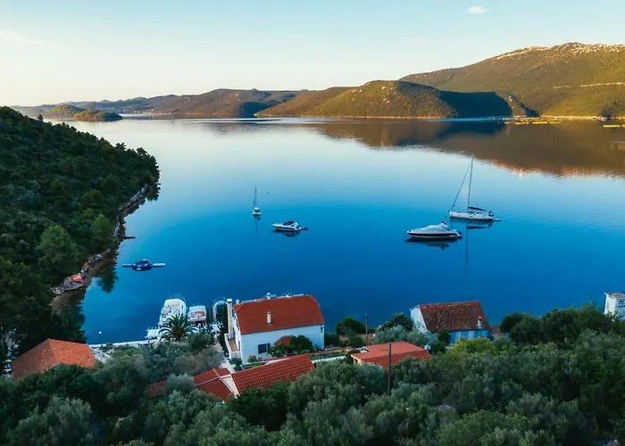 & Restaurant Πανσιόν 4*